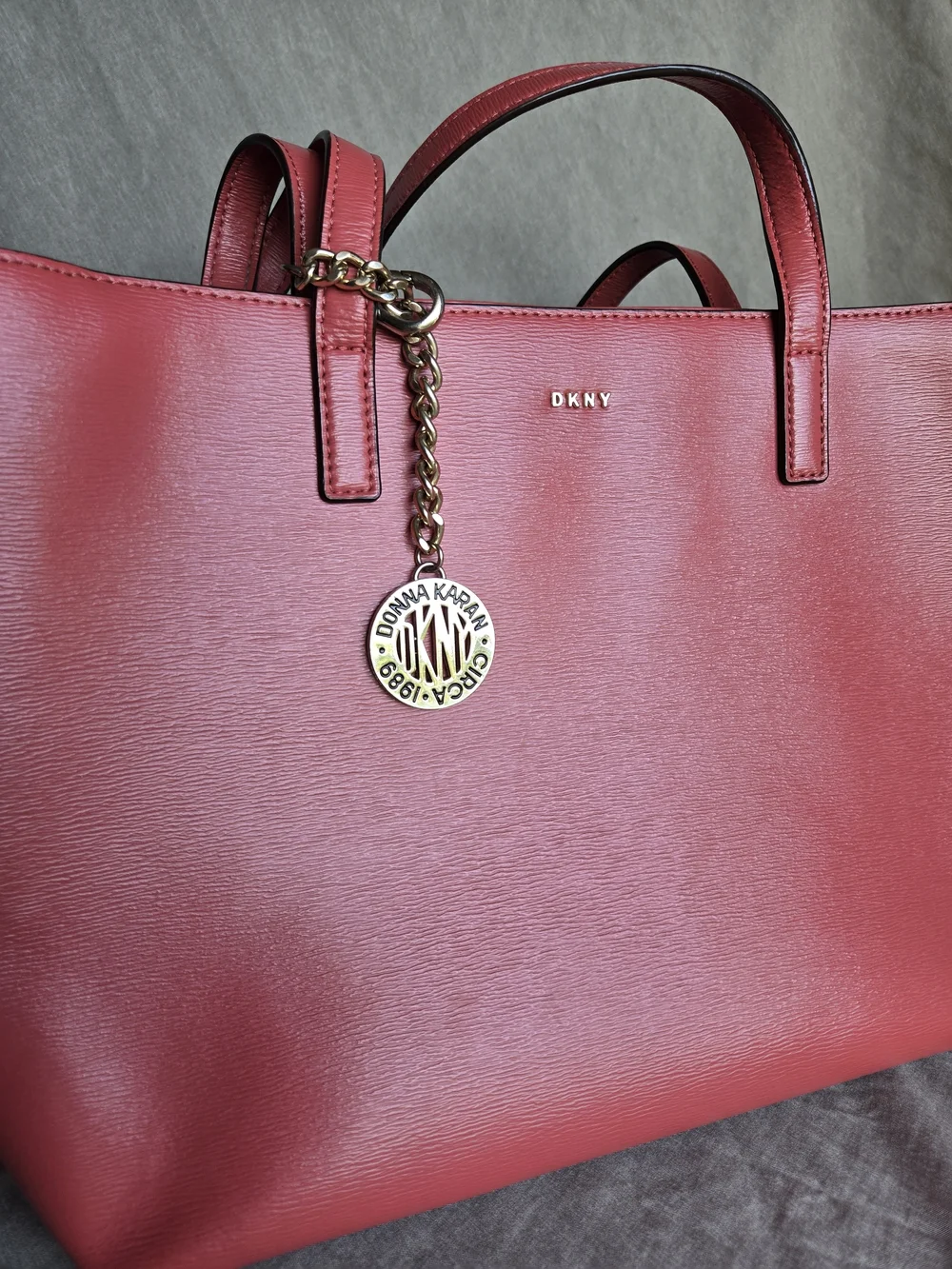 ✨ DKNY Bryant Medium Saffiano Leather Shop Tote With Dust Bag in Bright Red ✨ - Picture 2 of 8